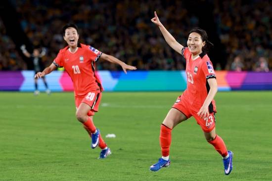 韓 여자축구 대형 사고! 세계 8강 누르고 A조 1위!…월드컵 본선행 성큼→올림픽 최종예선 티켓까지 품었다