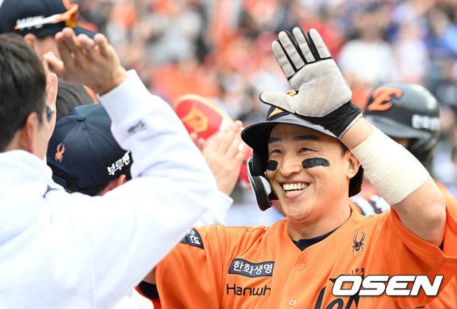 '손아섭 2루타+홈런 존재감 폭발' 김경문 감독 머리 아파진다…한화 자체 청백전, 퓨처스팀에 5-3 승리 [오!쎈 대전]