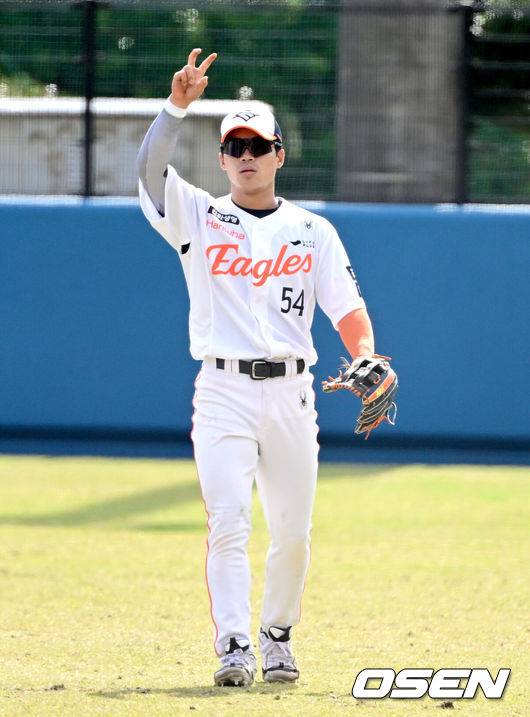 '손아섭 2루타+홈런 존재감 폭발' 김경문 감독 머리 아파진다…한화 자체 청백전, 퓨처스팀에 5-3 승리 [오!쎈 대전]