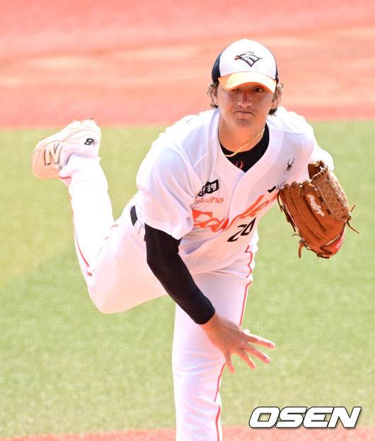 '손아섭 2루타+홈런 존재감 폭발' 김경문 감독 머리 아파진다…한화 자체 청백전, 퓨처스팀에 5-3 승리 [오!쎈 대전]