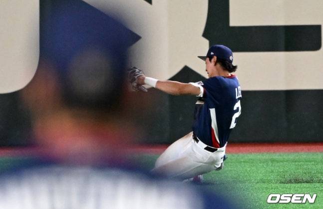 이정후 9회 환상 슈퍼 캐치가 대한민국 구했다! '종료 후 눈물 펑펑'→신의 한 수 '우익수 이동' 동물적 감각, 기적의 8강행 드라마 '전율' [WBC]