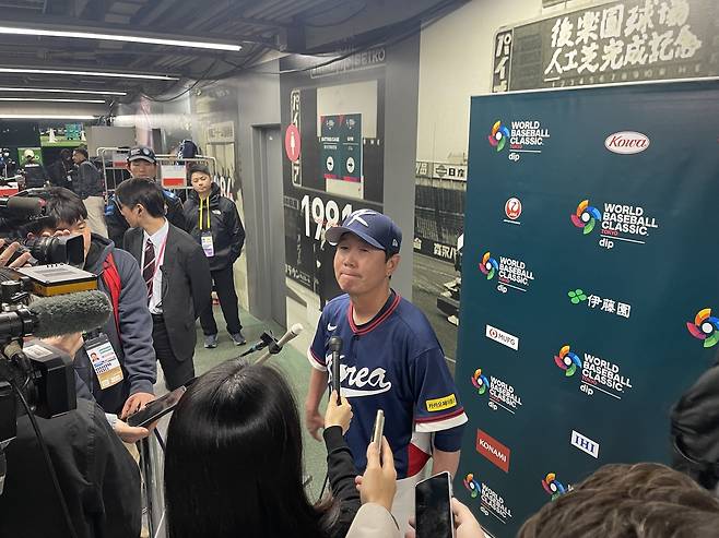 [WBC] 감독도 울고, 류현진도 울고…괴성 울린 도쿄돔 지하 통로