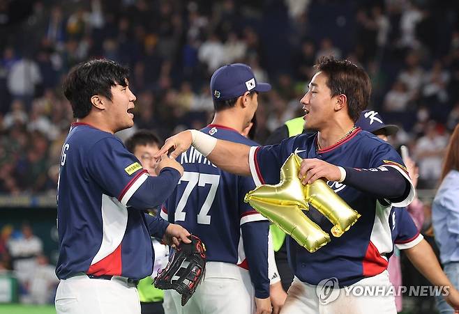 [WBC] 감독도 울고, 류현진도 울고…괴성 울린 도쿄돔 지하 통로