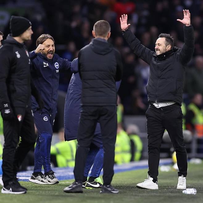 결국 칼 빼들었다...토트넘, '11경기 무승+강등권과 승점 1점 차' 추락 속 '브라이튼 돌풍 주역' 데 제르비 접촉