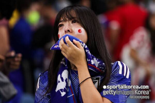 한국 승리에 일본인도 눈물 '뚝뚝'...韓 기적의 8강 드라마에 日도 울었다