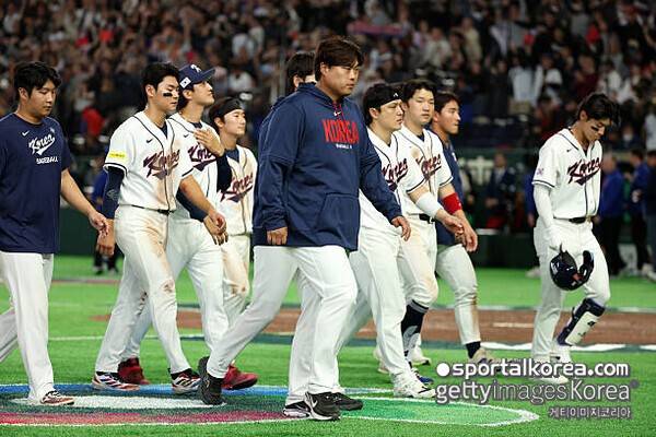 한국 승리에 일본인도 눈물 '뚝뚝'...韓 기적의 8강 드라마에 日도 울었다