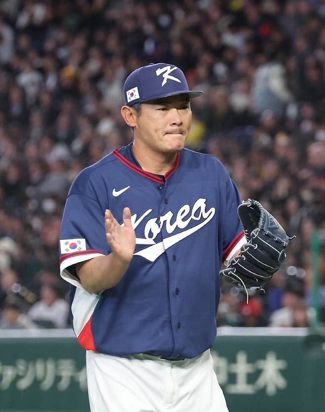'운명의 1분' 한국야구를 살렸다…류지현을 도운 KBO 직원들의 한마디, 도쿄의 기적은 그렇게 시작됐다