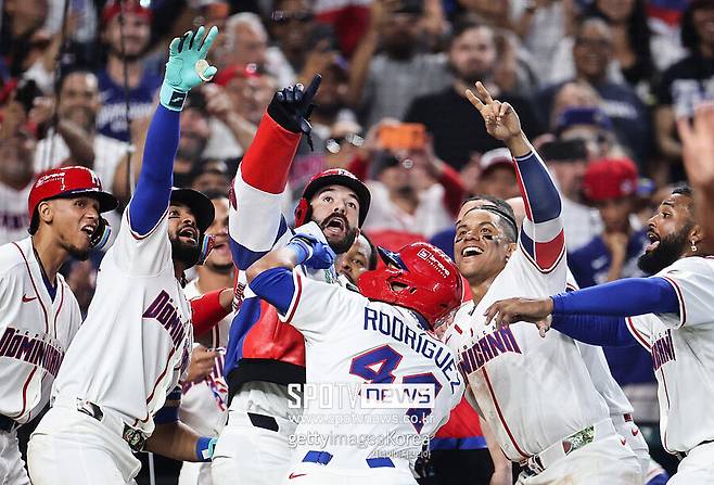 이게 야구장이야? 한국이 만날 그 팀, 홈런만 치면 난리법석…딱 한 명은 진중하다, 왜?