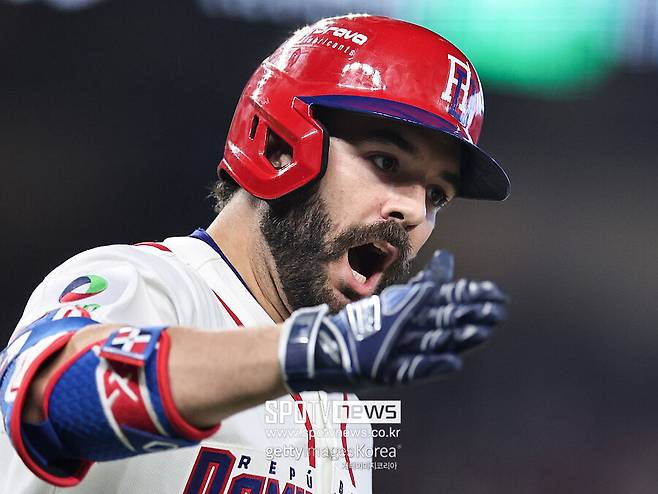 이게 야구장이야? 한국이 만날 그 팀, 홈런만 치면 난리법석…딱 한 명은 진중하다, 왜?