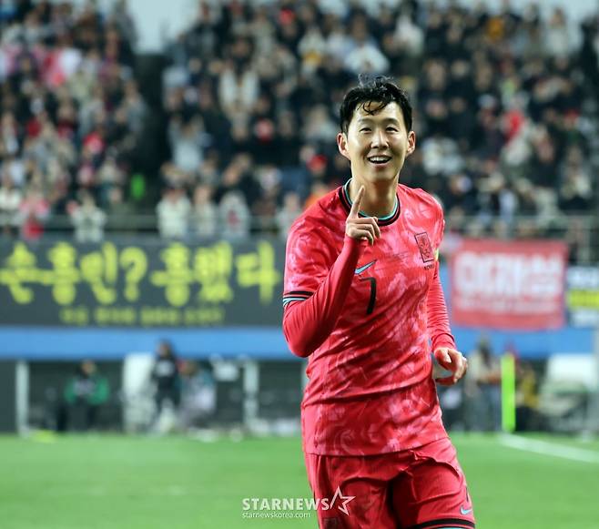 올해 아시아 1위·2위·4위 모두 '한국 선수'... 손흥민, EPL 떠나고도 여전히 '亞 최고'