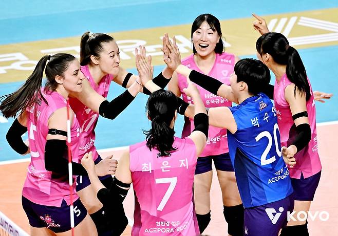 흥국생명, IBK기업은행 3-2 제압… 4년 연속 포스트시즌 확정