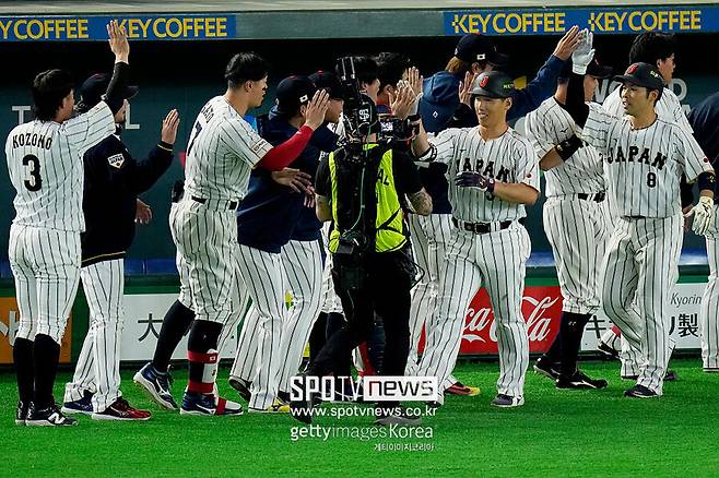 오타니 없는 일본, 최약체 체코에 쩔쩔→8회 빅이닝으로 '9-0' 완승…1R 4연승 마무리
