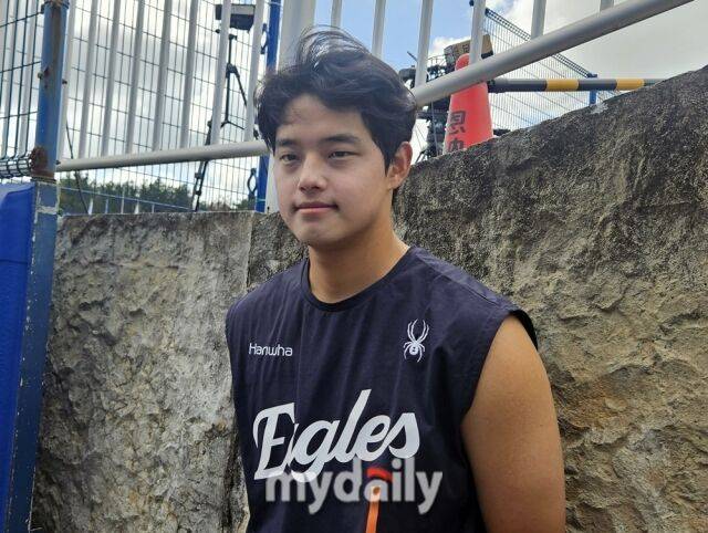 한화 문동주의 얼굴에 미소가 번졌다…극적 마이애미행? 가슴은 원하지만 머리로는 ‘쉽지 않은 여정’