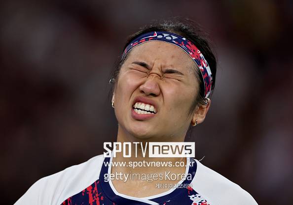 안세영, '초유의 사태' 왕즈이에 막혔다 '1억 4700만 원→7200만 원'...세계 최초 '50억' 상금 행진 차질