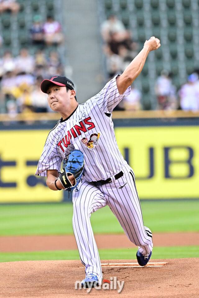 '아 어쩌나' 마무리→마무리→이번엔 선발이다... LG 대표팀 부상 징크스 또 반복되나, 검진 결과 '촉각'