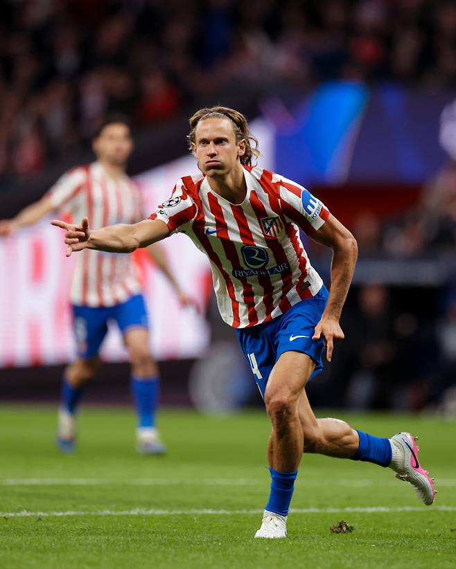 '대참사' 토트넘, ATM에 2-5 대패→'멘붕' 골키퍼 17분 만에 교체 '대굴욕'... 챔피언스리그 탈락 위기