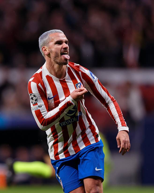 '대참사' 토트넘, ATM에 2-5 대패→'멘붕' 골키퍼 17분 만에 교체 '대굴욕'... 챔피언스리그 탈락 위기