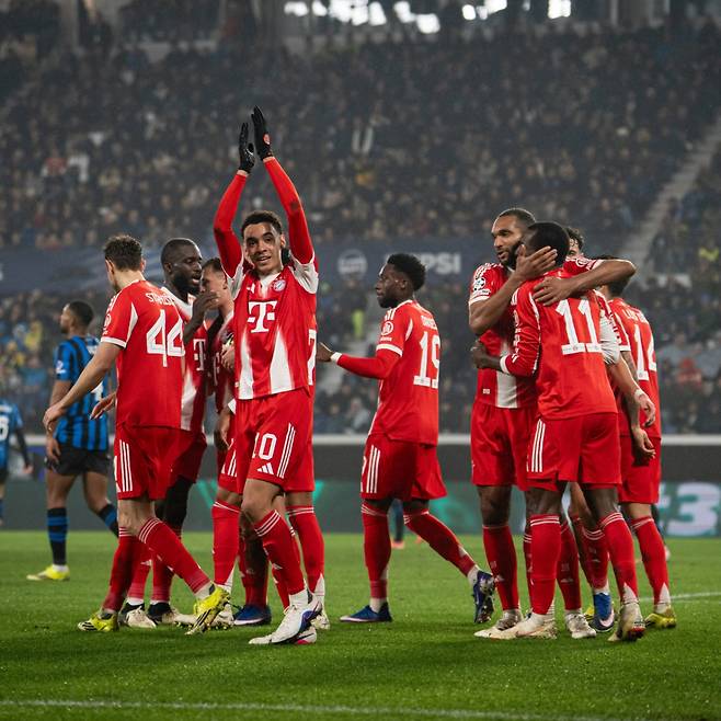 '김민재·케인 벤치→끝내 NO 투입' 뮌헨, UCL 16강 무려 6-1 대승... 8강 진출 확정적