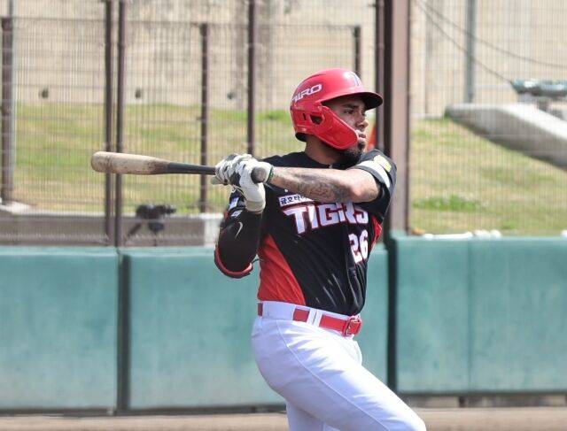 “살살 때리는데 멀리 가요” KIA 테스형 업그레이드 버전이 왔다? 꽃범호 만족감…레이예스 스타일 아니다