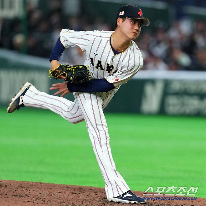 송성문에 2타점 2루타 맞고 안현민에 홈 스틸 허용했는데…대체 선수로 마지막 합류해 5타자 연속 헛스윙 삼진, 사무라이재팬 막내 강렬한 데뷔전[민창기의 일본야구]