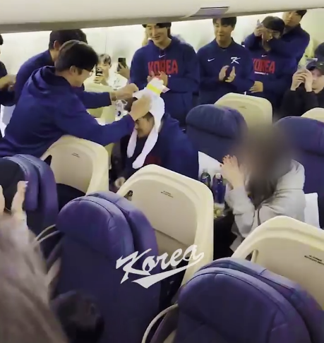 '노경은총', 韓 야구사 최초 WBC 전세기 생일 파티…드디어 공개! '주먹 세리머니'까지 멋있다