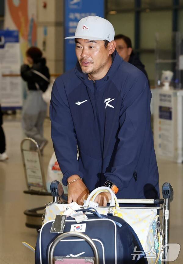 깜짝! 42세 노경은이 할아버지가 됐다?...日 관심 폭발, 희끗한 흰머리의 베테랑, '맏형, 아버지, 넘어선 책임감 선보여'