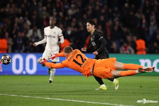 '아쉽다' 이강인 골 취소, PSG 첼시 5-2 격파→챔피언스리그 8강 성큼... 크바라츠헬리아 멀티골