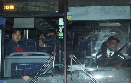 한국이 너무 불리하네! 12시간 이동→13시간 시차→야구장 적응 '딱 하루'…삼중고 韓 '기울어진 운동장'서 격돌? 美 입성 첫 날, 대학교서 훈련 [WBC]