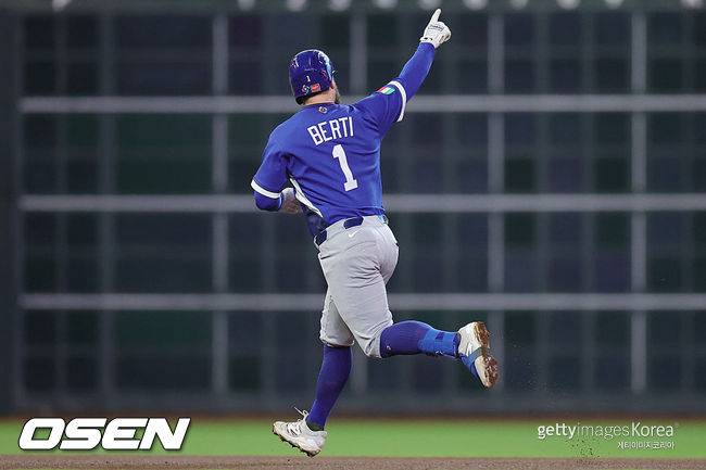 ‘고맙다 이탈리아’ 순위 착각해 탈락할 뻔한 미국, 이탈리아 덕분에 8강 진출 확정...최소 2위 확보 '어부지리'