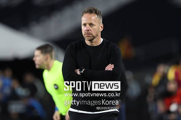 '손흥민한테 도대체 왜 그러는 걸까' LAFC 감독