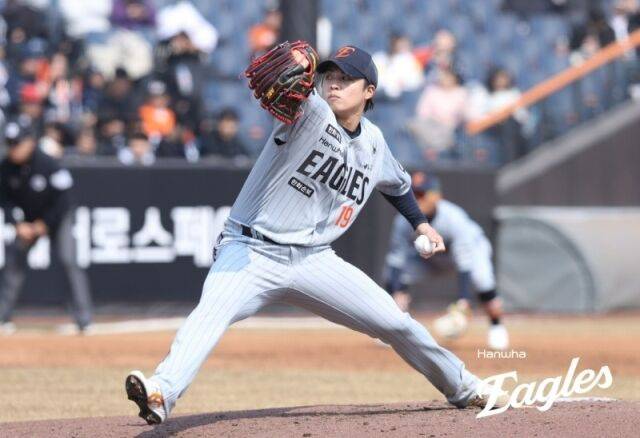 '볼넷-사구-볼넷-볼넷-사구' 대만에서 온 1.5억 좌완 한화 데뷔전 어땠나…삼성 만나 호된 신고식, 韓 처음이라 긴장됐나 [MD대전]