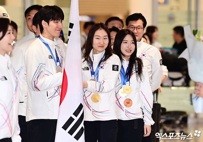 김길리 빼고 '평균 32.25세', 역대급 초고령 女 쇼트트랙 대표팀 뜬다…세계선수권 시선집중