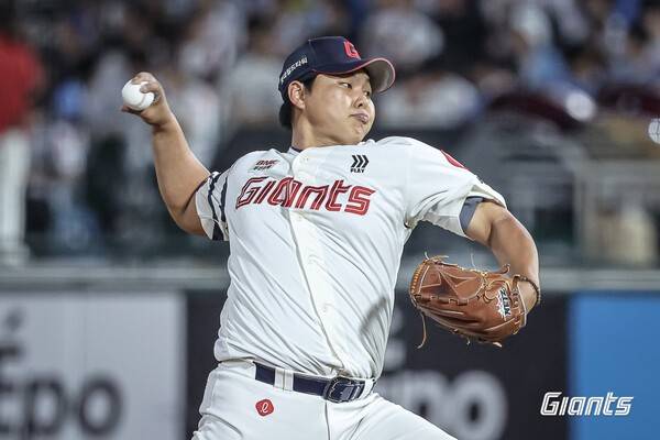 '0입→사생활 논란→원정도박→부상 악령' 바람 잘 날 없는 롯데…'마당쇠 우완' 수술 소식에 첫 경기 이기고도 '한숨'