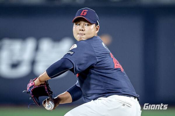 '0입→사생활 논란→원정도박→부상 악령' 바람 잘 날 없는 롯데…'마당쇠 우완' 수술 소식에 첫 경기 이기고도 '한숨'