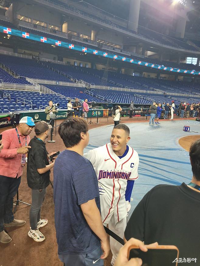 “육아 때문에 잠을 못 잤어” 대표팀 류현진 보고 직접 달려온 MLB 슈퍼스타 마차도