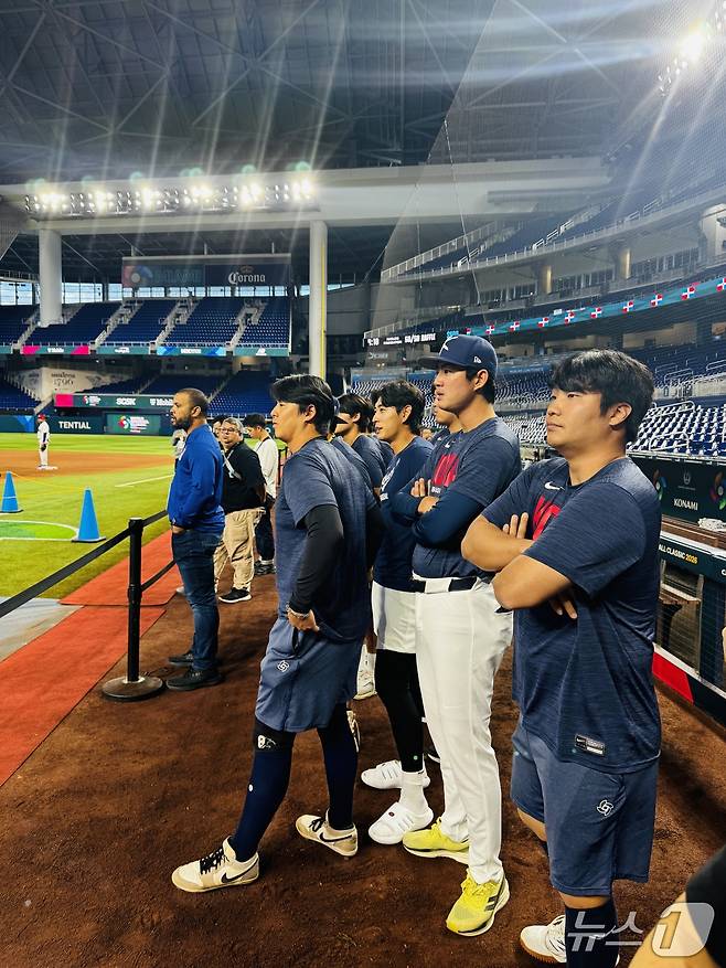 '만남의 광장' 된 론디포 파크…류현진, '다저스 동료' 마차도와 재회[WBC]