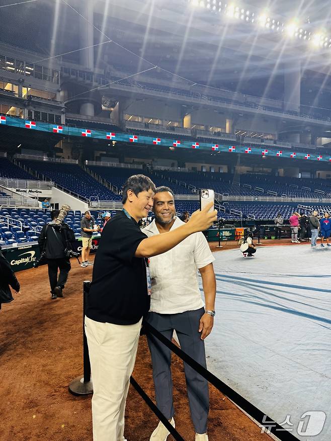 '만남의 광장' 된 론디포 파크…류현진, '다저스 동료' 마차도와 재회[WBC]