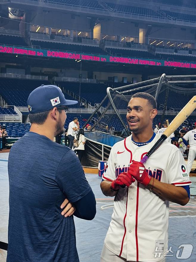 '만남의 광장' 된 론디포 파크…류현진, '다저스 동료' 마차도와 재회[WBC]