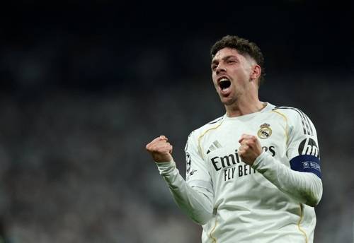 ‘축구의 신’ 경지에 오르다 ‘22분 만에 해트트릭’→“메시+음바페 이후 이런 선수 처음” 쏟아진 박수갈채