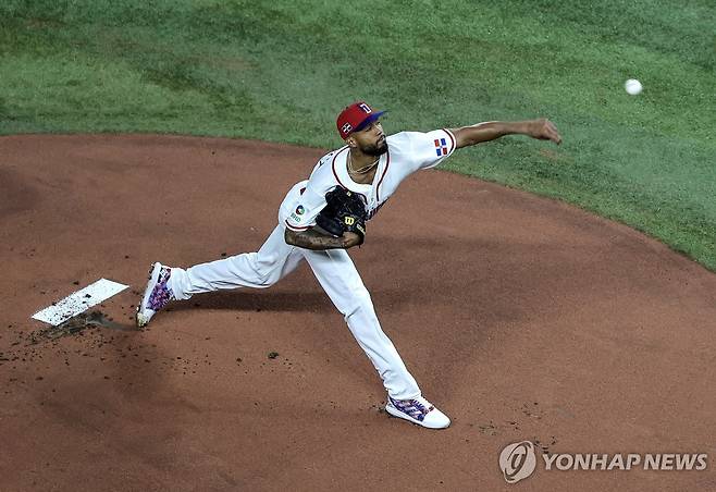 [WBC] 이정후에 안타 맞은 산체스
