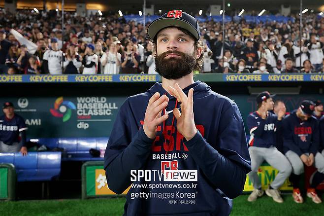 오타니가 유니폼 교환 요청했다니…'오타니 삼진잡은' 체코 투수, 전기 기술자였다