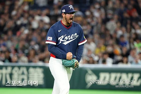 '같은 피' 한글 문신 새긴 더닝