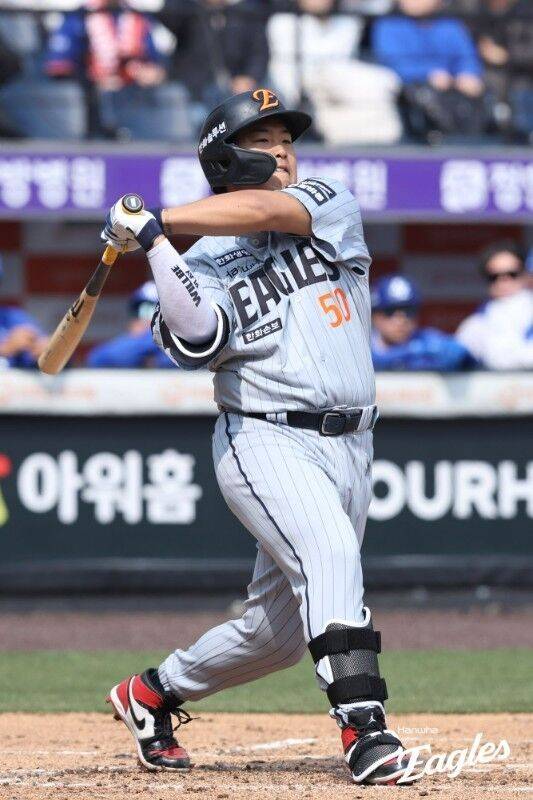 '몬스터월 넘겼다' 100억 주고 데려온 강백호 드디어 터졌다, 한화 이적 후 첫 홈런 폭발 [MD대전]