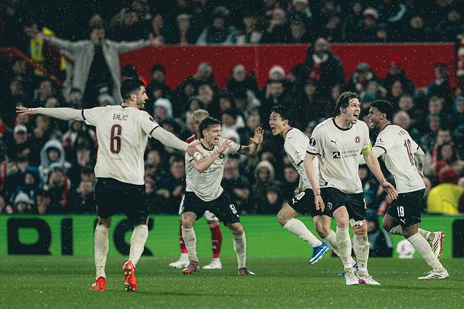 33분 뛰고 프리미어리그 ‘컷’ MVP 한국인…英 BBC 감탄 “조규성, 머리로 UEL 16강 1차전 기선제압 평점 7점대”