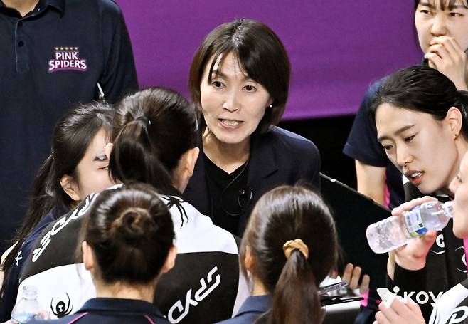 여자부 최초 준PO 확정…흥국생명 요시하라 “기복 심했던 정규리그” [쿠키 현장]