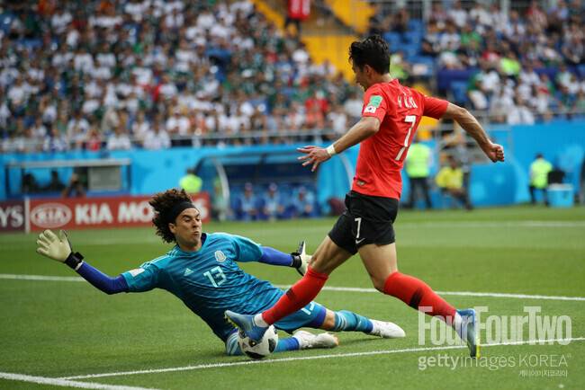 '눈물 펑펑' 손흥민 라스트 댄스 망치러 오나...'멕시코전 미친 선방' 그 GK, 40세에 월드컵 출전 임박