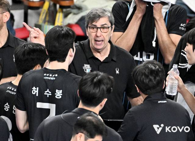 “오늘 경기만 보면 정규리그 1위를 할 자격 없다”...2위서 멈춘 현대캐피탈, 봄 배구 플랜도 바뀐다 [MD천안]