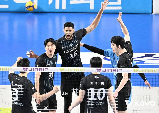 “오늘 경기만 보면 정규리그 1위를 할 자격 없다”...2위서 멈춘 현대캐피탈, 봄 배구 플랜도 바뀐다 [MD천안]