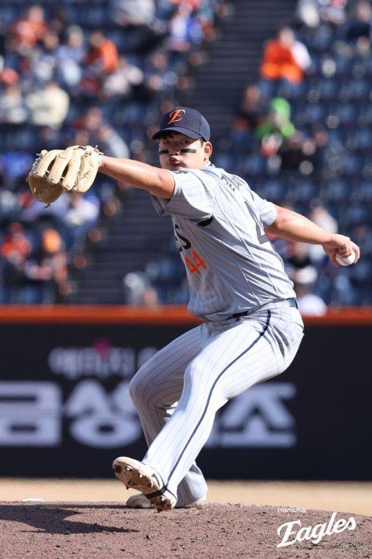 '3분 만에 이닝 삭제' 던지는 사람도 숨찼다…1점 차 완벽 세이브, 김서현