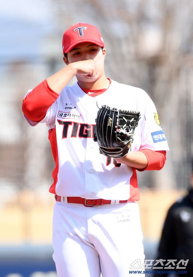 '홈런 한 방? 괜찮아!'...KIA 김태형, 최고 149km 배짱투로 5선발 눈도장 [광주 현장]